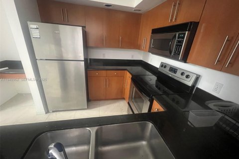 Condominio en Fort Lauderdale, Florida, 2 dormitorios  № 1998068