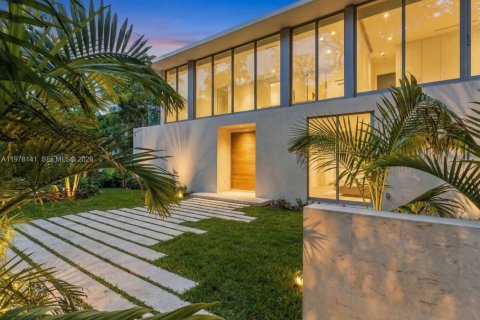 Дом в Майами, Флорида 8 спален, 677.35м2 № 2043663