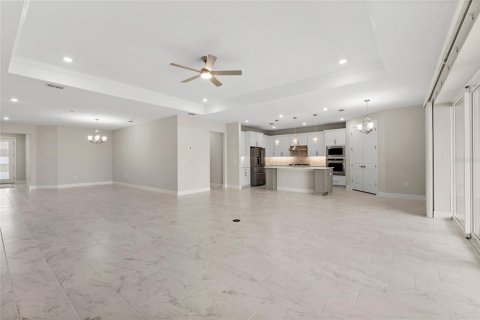 House in Mount Dora, Florida 4 bedrooms, 254.83 sq.m. № 2237871 - photo 12