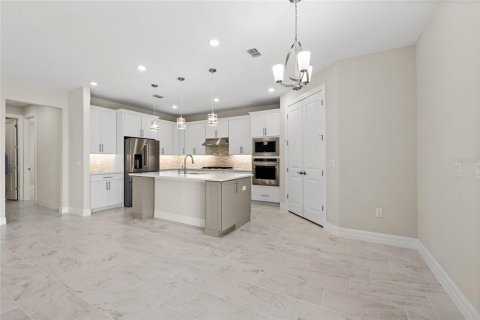 House in Mount Dora, Florida 4 bedrooms, 254.83 sq.m. № 2237871 - photo 10