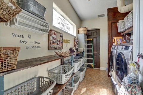 Купить виллу или дом в Гроувленд, Флорида 9 комнат, 310.01м2, № 1566428 - фото 12