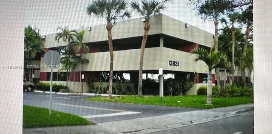 Коммерческая недвижимость в Майами, Флорида № 2060357