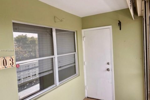 Condominio en Hollywood, Florida, 1 dormitorio  № 2033588