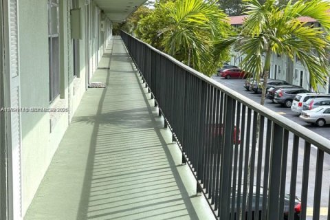 Condominio en venta en Oakland Park, Florida, 2 dormitorios, 92.9 m2 № 2052382 - foto 18