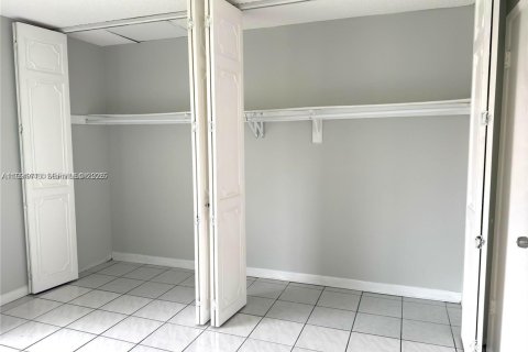 Condominio en venta en Oakland Park, Florida, 2 dormitorios, 92.9 m2 № 2052382 - foto 11