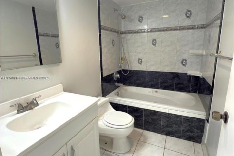 Condominio en venta en Oakland Park, Florida, 2 dormitorios, 92.9 m2 № 2052382 - foto 12