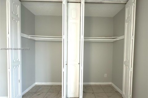 Condominio en venta en Oakland Park, Florida, 2 dormitorios, 92.9 m2 № 2052382 - foto 16