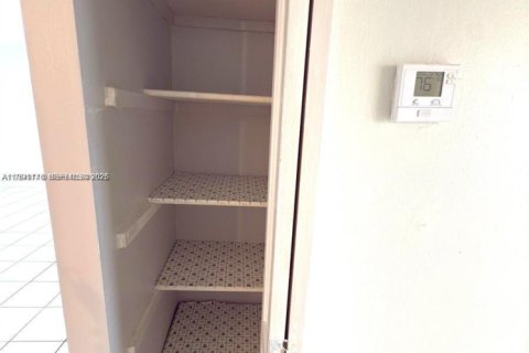 Condominio en venta en Oakland Park, Florida, 2 dormitorios, 92.9 m2 № 2052382 - foto 13