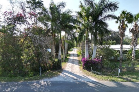 Commercial property in Okeechobee, Florida № 2248476 - photo 4
