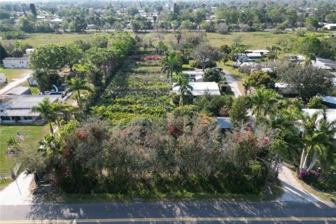 Commercial property in Okeechobee, Florida № 2248476 - photo 13