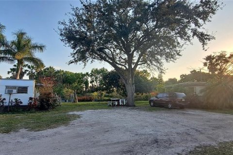 Commercial property in Okeechobee, Florida № 2248476 - photo 17