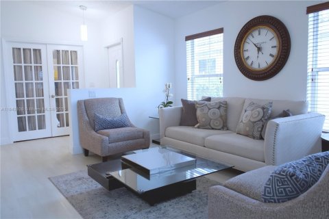 House in Pembroke Pines, Florida 3 bedrooms, 152.08 sq.m. № 1834219 - photo 9