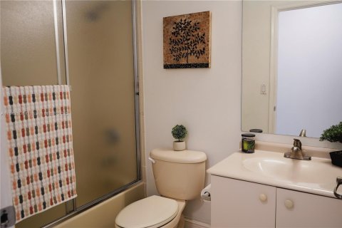 House in Pembroke Pines, Florida 3 bedrooms, 152.08 sq.m. № 1834219 - photo 17