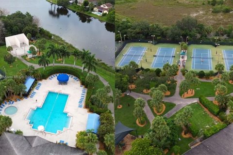 House in Pembroke Pines, Florida 3 bedrooms, 152.08 sq.m. № 1834219 - photo 22