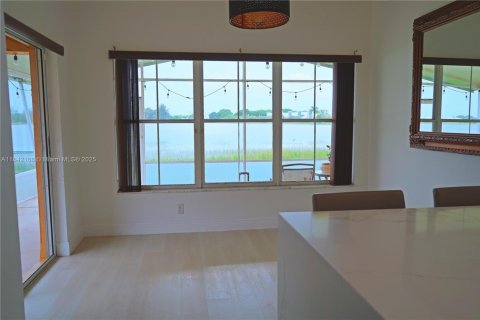 House in Pembroke Pines, Florida 3 bedrooms, 152.08 sq.m. № 1834219 - photo 8