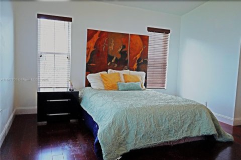 House in Pembroke Pines, Florida 3 bedrooms, 152.08 sq.m. № 1834219 - photo 12