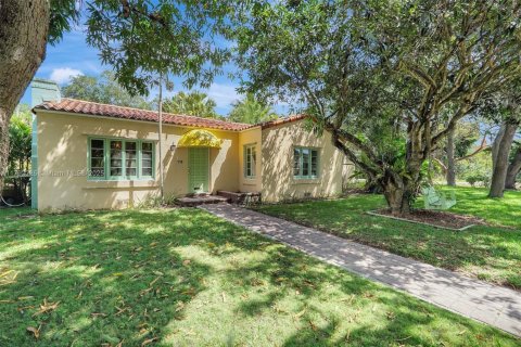 House in Miami Shores, Florida 5 bedrooms, 267.74 sq.m. № 1739768 - photo 2