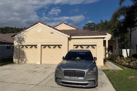 House in Weston, Florida 3 bedrooms, 189.43 sq.m. № 2428397