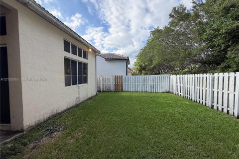 House in Weston, Florida 3 bedrooms, 189.43 sq.m. № 2428397 - photo 5