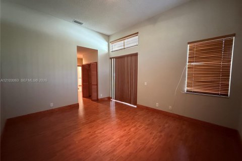 House in Weston, Florida 3 bedrooms, 189.43 sq.m. № 2428397 - photo 3