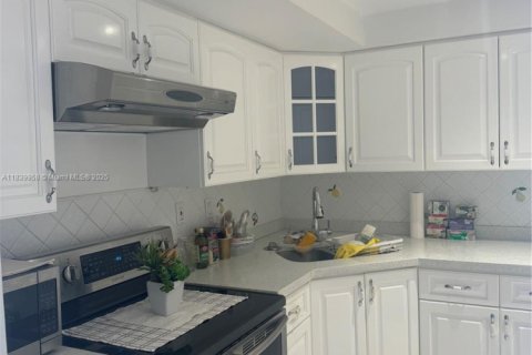 Copropriété à vendre à Aventura, Floride: 2 chambres, 99.68 m2 № 1830693 - photo 6