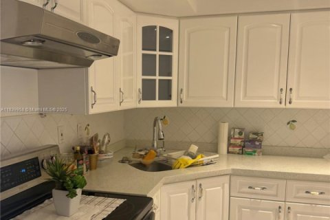 Copropriété à vendre à Aventura, Floride: 2 chambres, 99.68 m2 № 1830693 - photo 8