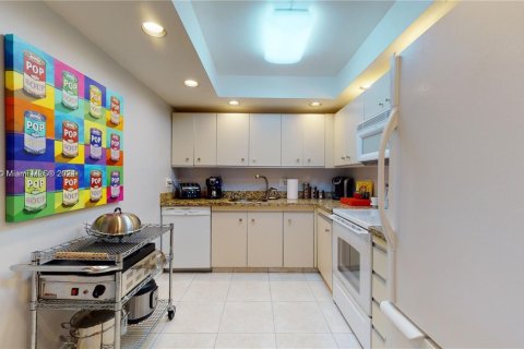 Copropriété à louer à Hallandale Beach, Floride: 2 chambres, 118.91 m2 № 1977259 - photo 14