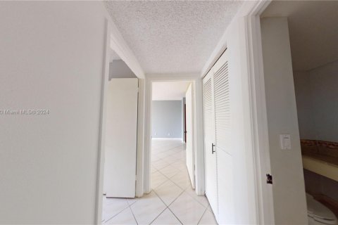 Copropriété à louer à Hallandale Beach, Floride: 2 chambres, 118.91 m2 № 1977259 - photo 18