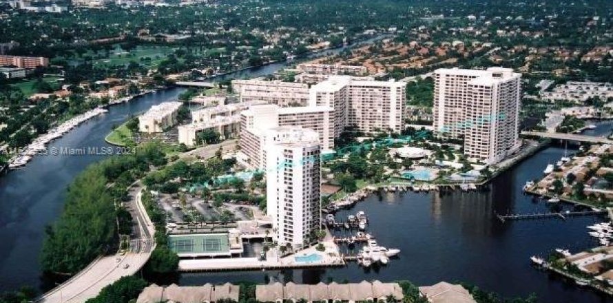 Condo à Hallandale Beach, Floride, 2 chambres  № 1977259