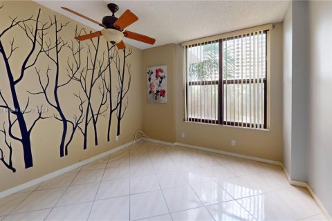 Copropriété à louer à Hallandale Beach, Floride: 2 chambres, 118.91 m2 № 1977259 - photo 27