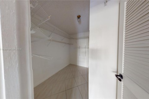 Copropriété à louer à Hallandale Beach, Floride: 2 chambres, 118.91 m2 № 1977259 - photo 22