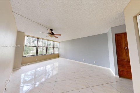 Copropriété à louer à Hallandale Beach, Floride: 2 chambres, 118.91 m2 № 1977259 - photo 19