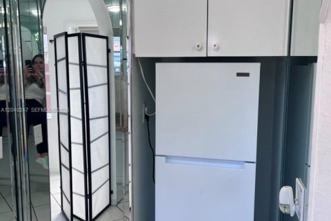 Propiedad comercial en alquiler en Miami, Florida, 1 dormitorio, 166.85 m2 № 2086456 - foto 12