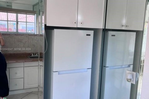 Propiedad comercial en alquiler en Miami, Florida, 1 dormitorio, 166.85 m2 № 2086456 - foto 13