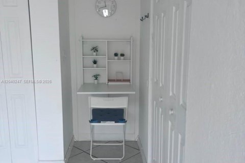 Propiedad comercial en alquiler en Miami, Florida, 1 dormitorio, 166.85 m2 № 2086456 - foto 7