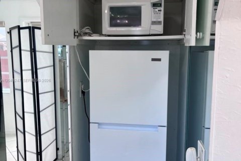 Propiedad comercial en alquiler en Miami, Florida, 1 dormitorio, 166.85 m2 № 2086456 - foto 14
