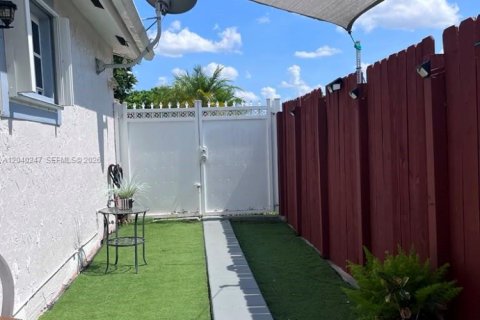 Propiedad comercial en alquiler en Miami, Florida, 1 dormitorio, 166.85 m2 № 2086456 - foto 18