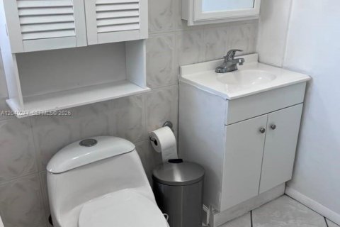 Propiedad comercial en alquiler en Miami, Florida, 1 dormitorio, 166.85 m2 № 2086456 - foto 15