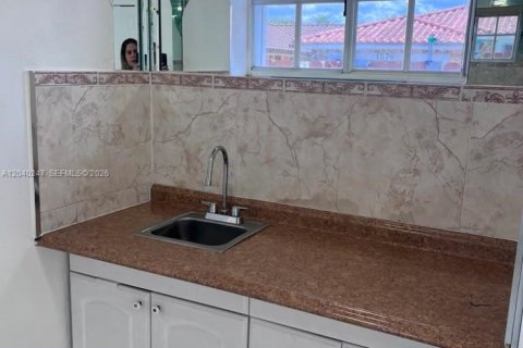 Propiedad comercial en alquiler en Miami, Florida, 1 dormitorio, 166.85 m2 № 2086456 - foto 11