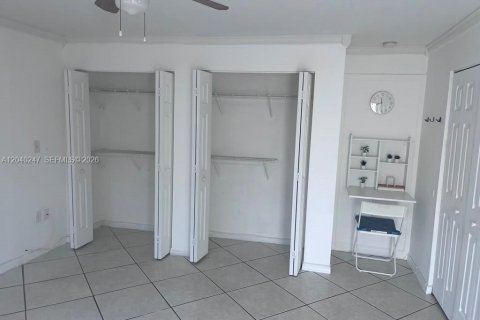 Propiedad comercial en alquiler en Miami, Florida, 1 dormitorio, 166.85 m2 № 2086456 - foto 5