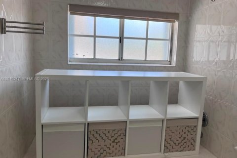 Propiedad comercial en alquiler en Miami, Florida, 1 dormitorio, 166.85 m2 № 2086456 - foto 8