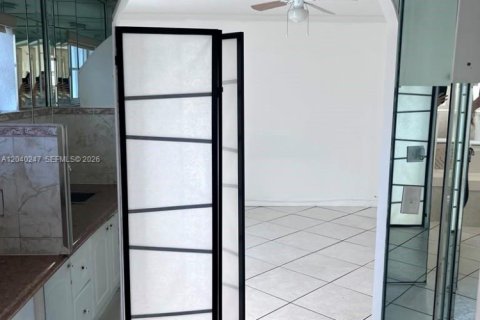 Propiedad comercial en alquiler en Miami, Florida, 1 dormitorio, 166.85 m2 № 2086456 - foto 9