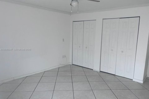 Propiedad comercial en alquiler en Miami, Florida, 1 dormitorio, 166.85 m2 № 2086456 - foto 4