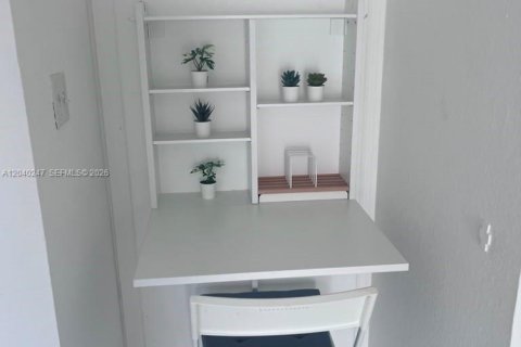 Propiedad comercial en alquiler en Miami, Florida, 1 dormitorio, 166.85 m2 № 2086456 - foto 6