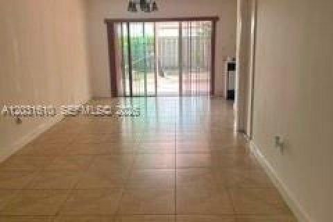 Villa ou maison à vendre à Hialeah, Floride: 2 chambres, 101.26 m2 № 2078235 - photo 6