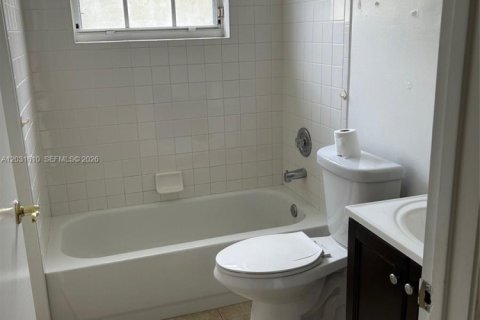 Villa ou maison à vendre à Hialeah, Floride: 2 chambres, 101.26 m2 № 2078235 - photo 9