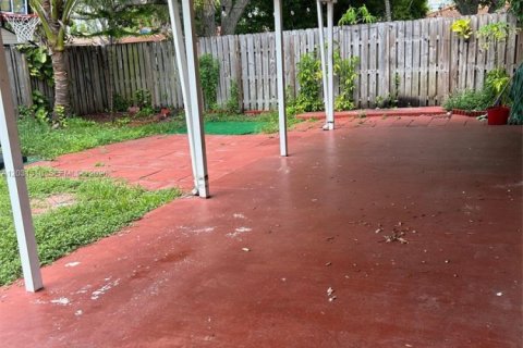 Villa ou maison à vendre à Hialeah, Floride: 2 chambres, 101.26 m2 № 2078235 - photo 10