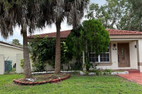 Villa ou maison à vendre à Hialeah, Floride: 2 chambres, 101.26 m2 № 2078235 - photo 2