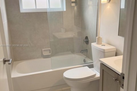 Villa ou maison à vendre à Hialeah, Floride: 2 chambres, 101.26 m2 № 2078235 - photo 7