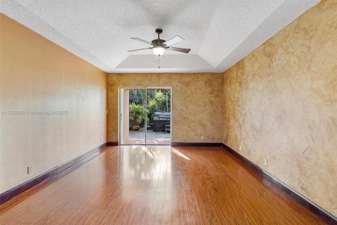 House in Sunrise, Florida 4 bedrooms, 260.31 sq.m. № 1811294 - photo 13